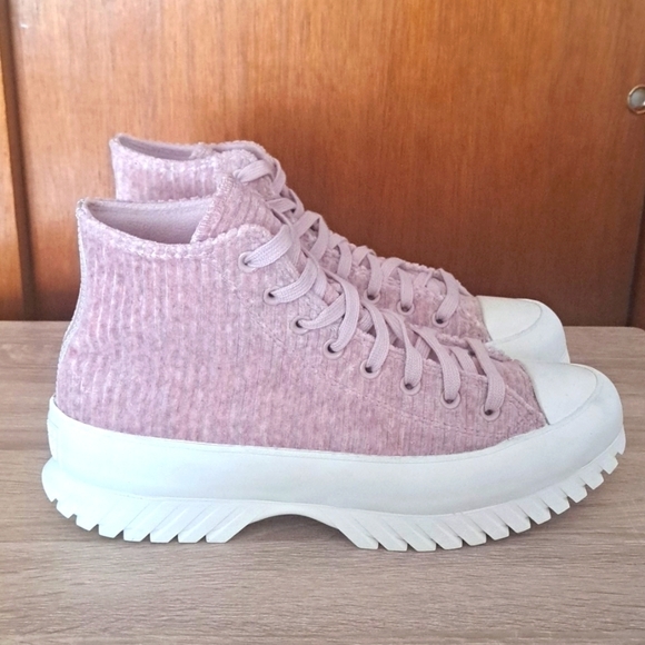 Converse Chuck Taylor All Star Lugged 2.0 Velour Hightop Sneakers $120 - Picture 2 of 11